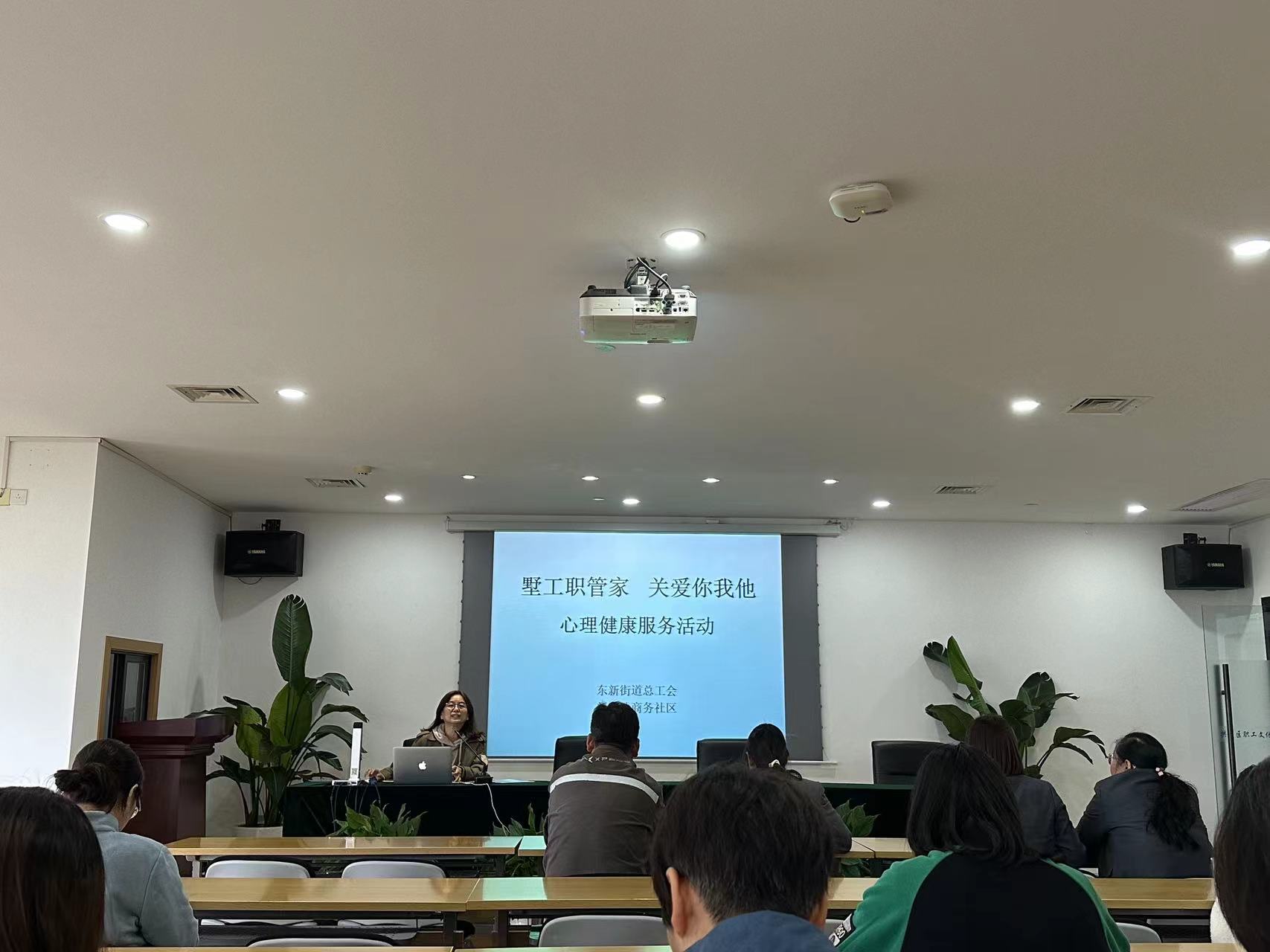 水晶城参与墅工职管家—生理；逝嘌
